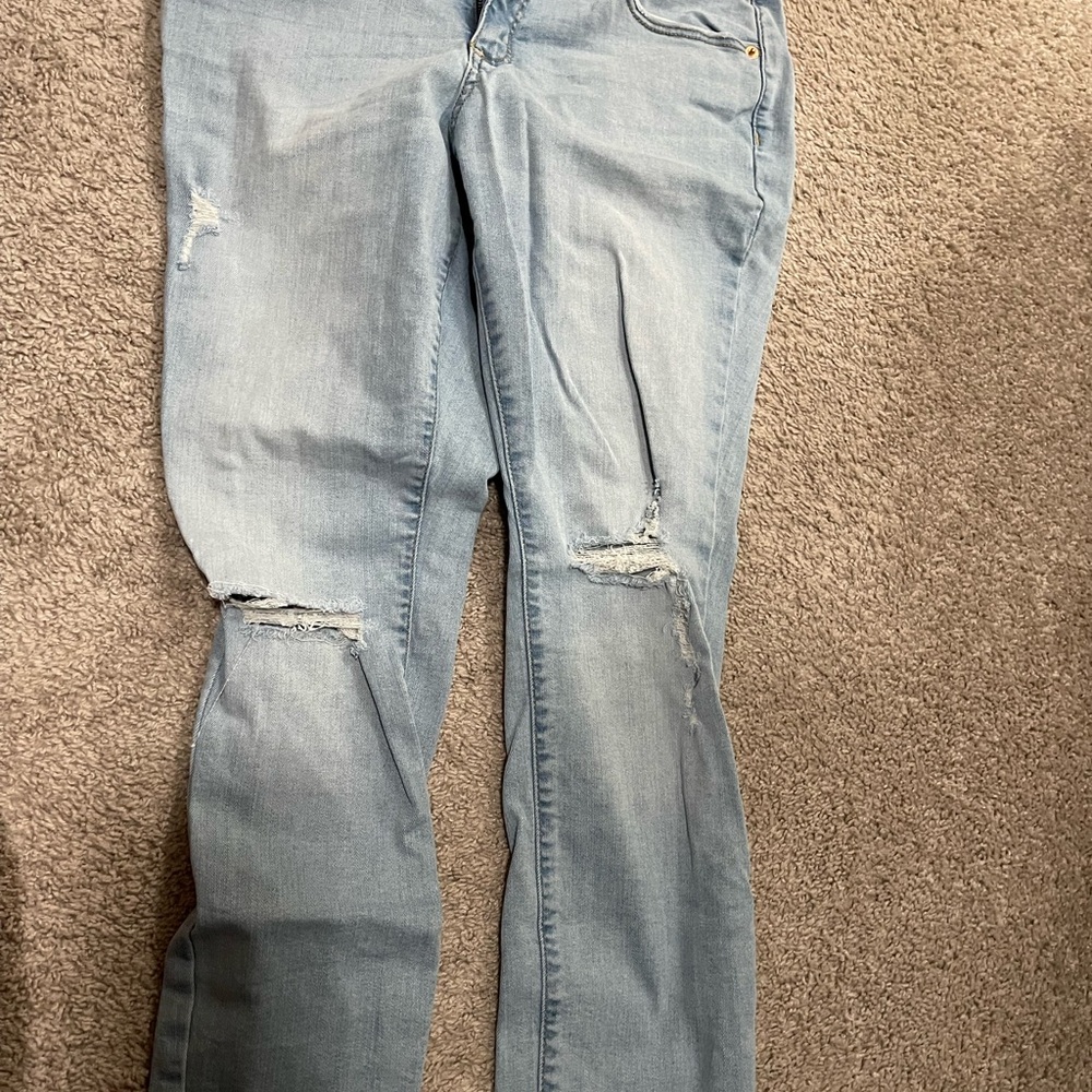Universal Thread Blue ripped Skinny Jeans